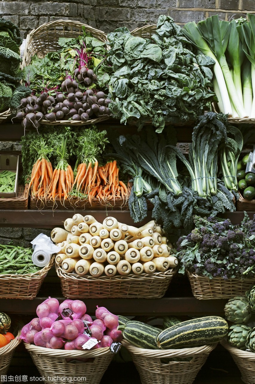 菜市场里的蔬菜摊 一座城市的鲜味与烟火